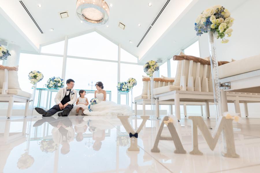 【完全版】チャペルで叶えるフォトウェディングのポーズ集！前撮りや撮影で真似したいおしゃれな実例30選 (23)