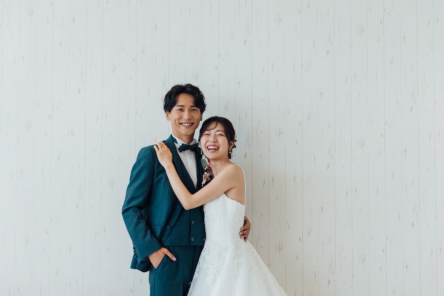 【完全版】チャペルで叶えるフォトウェディングのポーズ集！前撮りや撮影で真似したいおしゃれな実例30選 (7)