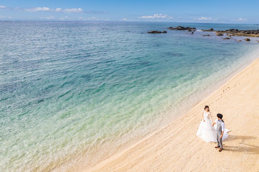 【絶景独占】沖縄フォトウェディング×ドローン撮影の魅力を覗いてみよう！資格・許可・テクニックなど基本ルールも解説 (5)