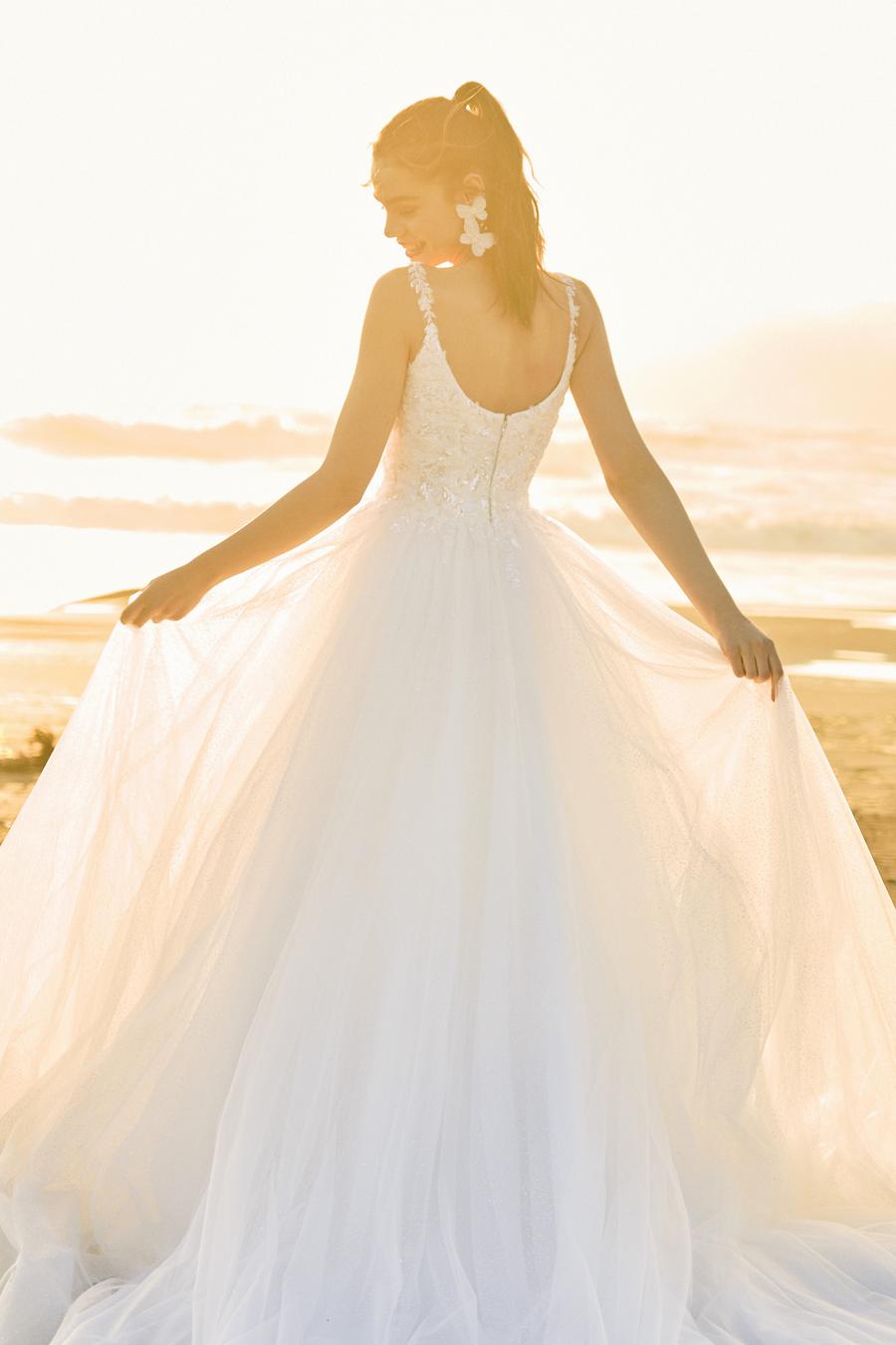 フォトウェディングも衣装の種類は妥協しない。追加料金なしで選び放題、ワタベの上質ドレスと沖縄の絶景 (4)