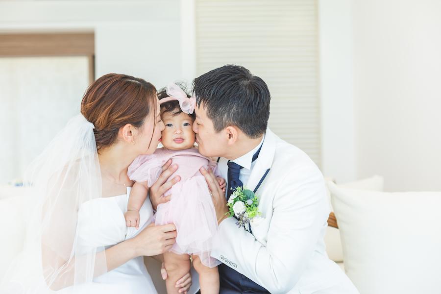 【完全版】チャペルで叶えるフォトウェディングのポーズ集！前撮りや撮影で真似したいおしゃれな実例30選 (11)