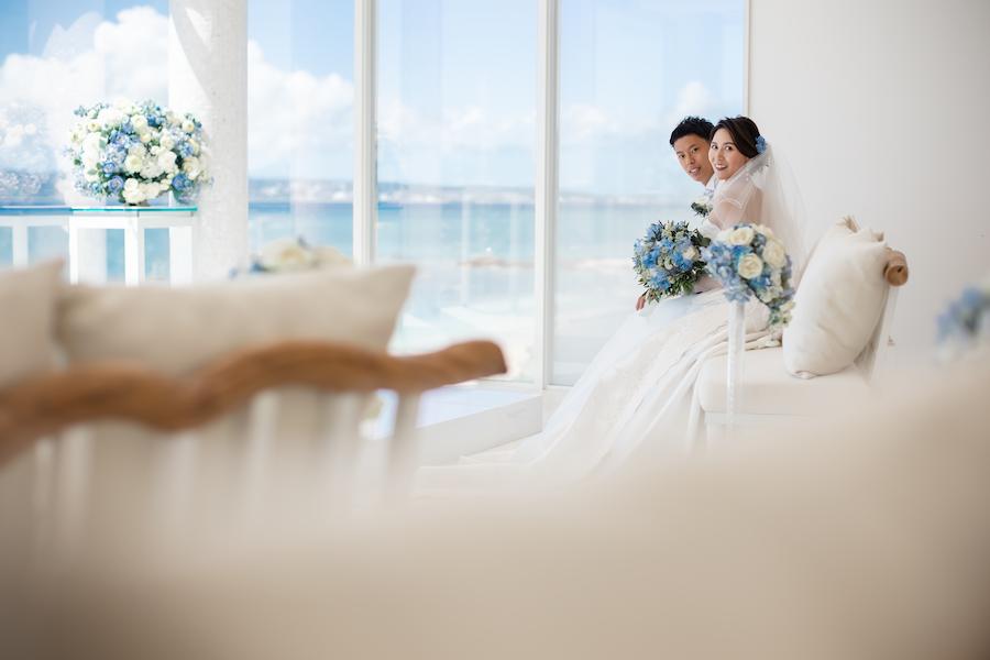 【完全版】チャペルで叶えるフォトウェディングのポーズ集！前撮りや撮影で真似したいおしゃれな実例30選 (14)