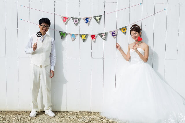 フォトウェディングや前撮りで撮りたいテーマやポーズ 構図はどうやって探す テーマやロケーションごとの注意点を紹介 Okinawa Wedding Magazine