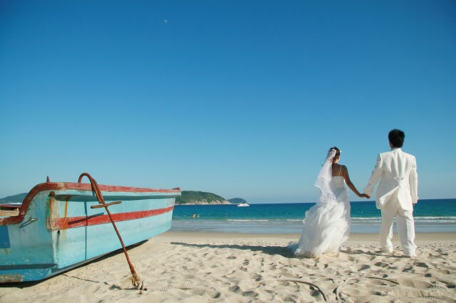 沖縄のビーチフォトウェディングや前撮りでおすすめの撮影用小物やアイテムは 持ち込みの際の注意点とおすすめアイテム30例を紹介 Okinawa Wedding Magazine