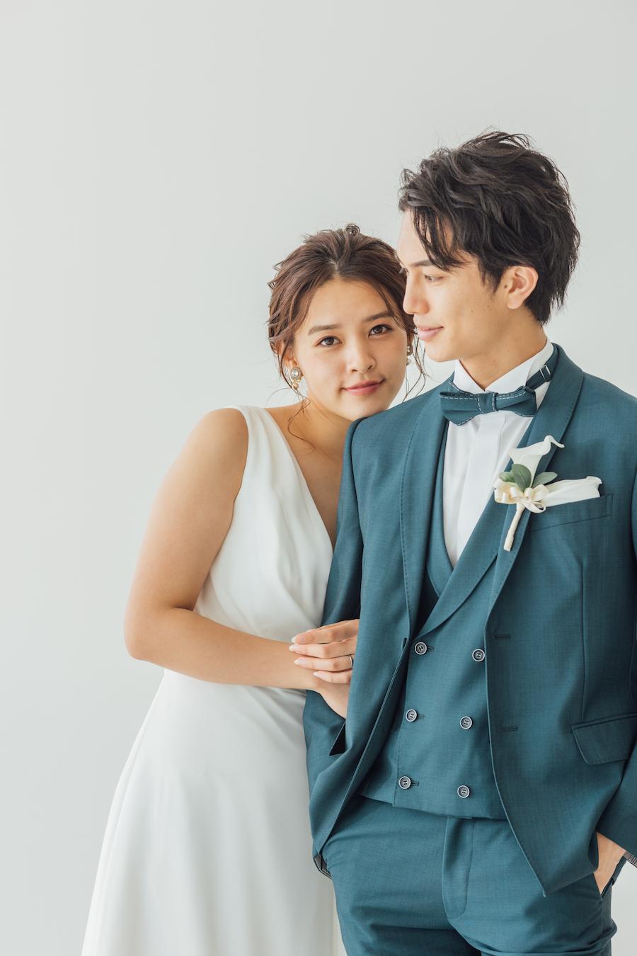 【完全版】チャペルで叶えるフォトウェディングのポーズ集！前撮りや撮影で真似したいおしゃれな実例30選 (2)