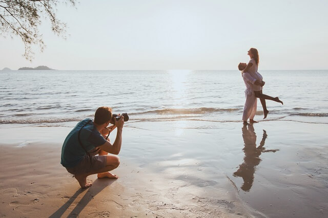 厳選40例 ポーズ 構図 小物 海辺のビーチフォトやフォトウエディング 前撮りで絶対に真似したいアイデア集 Okinawa Wedding Magazine