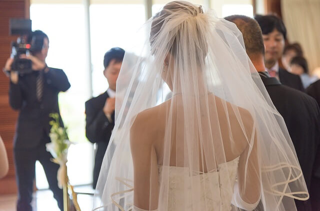 沖縄の結婚式の服装を決める際の3つのポイント