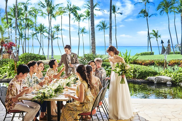沖縄の結婚式にお呼ばれする女性ゲストの服装