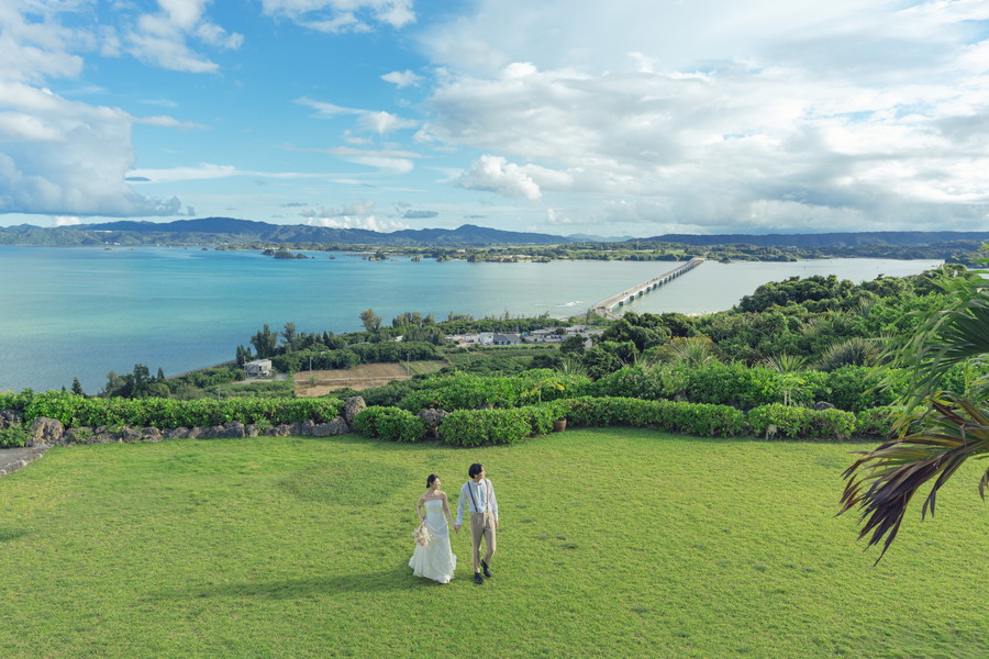 ドローン撮影＆A4フォトボード付き！</br>◉衣裳選び放題プラン◉</br>【古宇利島 空と海の教会】</br>チャペル＆ガーデンフォト</br>100カット