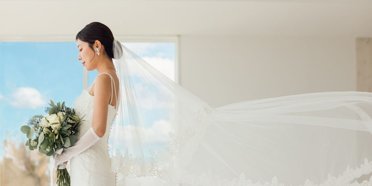 ［プランに含まれるもの］<br>・現地レンタルドレス<br>・現地レンタルタキシード<br>・新婦様ヘアセット＆メイク<br>・造花ブーケ＆ブートニア<br>・撮影データ<br>　※プランにより変動します<br>・カメラマン撮影料<br>・現地コーディネーター<br>・雨天保障<br>・ロケーション＆チャペル施設料<br><br>ご予算に合わせてオプションや<br>アップグレード衣裳もご提案<br>させていただきます！