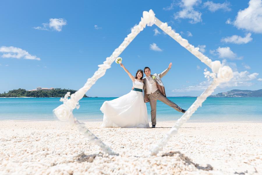 フォトウェディングや前撮りのデータはいつもらえる？プランによる違いや費用、結婚式アイテムの活用術まで