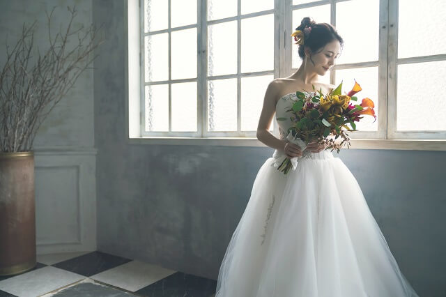 【値下げ】YNSwedding ウエディングドレス 結婚式　花嫁　前撮り ウェディング 気質アップ