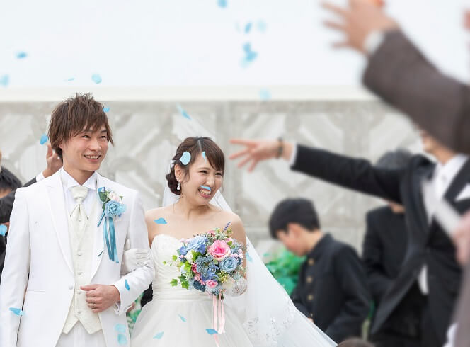 沖縄リゾートでの少人数結婚式に取り入れたい人気の演出。家族や親族との時間をもりあげよう