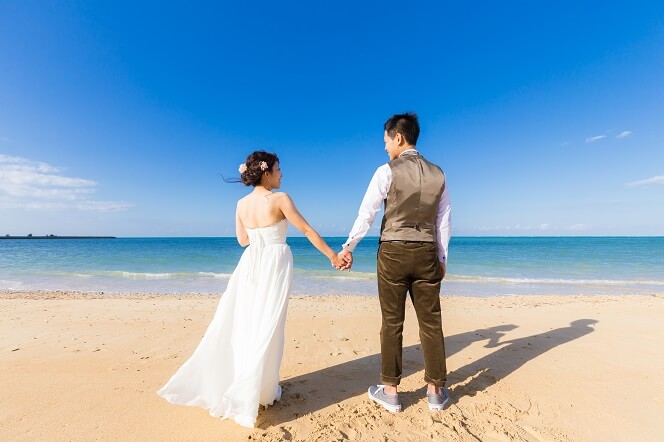 沖縄の結婚式で平均的なゲスト数は？ゲスト数による費用相場は？お車代も必要？