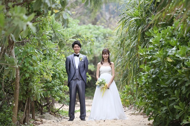 フォトウェディングの平均費用相場や予算は 料金の仕組みと国内主要リゾート地の値段相場から予算を考えよう Okinawa Wedding Magazine