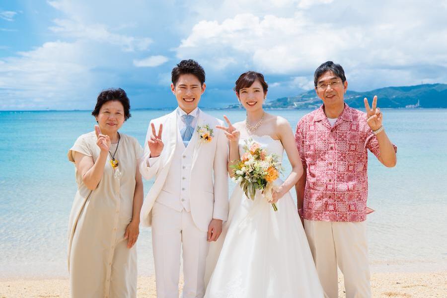 フォトウェディングに親を呼ぶ?服装・ご祝儀・見学マナーから沖縄リゾートで家族と楽しむポイントまで解説